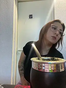 Snapshot of Constanzahud chatting on 09-25-25, 03:43 Constanzahud online show from 09-25-25, 03:43