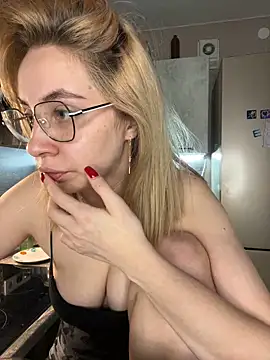 Kitty Katrine online show from 10-27-25, 01:37