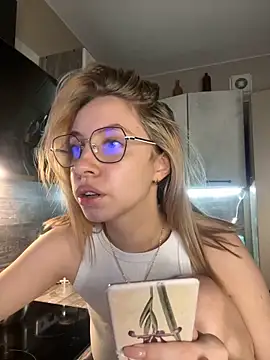 Snapshot of Kitty_Katrine chatting on 12-18-25, 02:45 Kitty Katrine online show from 12-18-25, 02:45