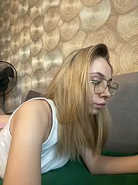 Snapshot of Kitty_Katrine chatting on 03-20-26, 07:46 Kitty Katrine online show from 03-20-26, 07:46