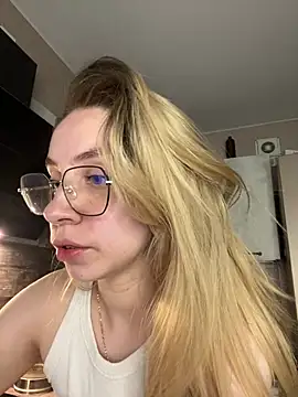 Snapshot of Kitty_Katrine chatting on 05-11-26, 03:18 Kitty Katrine online show from 05-11-26, 03:18