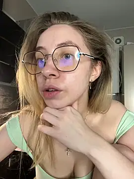 Snapshot of Kitty_Katrine chatting on 05-15-26, 06:04 Kitty Katrine online show from 05-15-26, 06:04