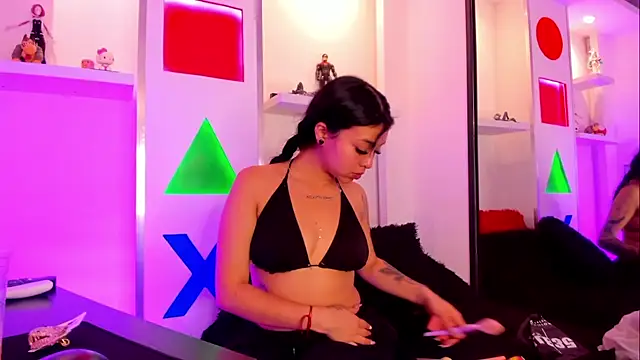 pettit courtny online show from 12-18-25, 05:08