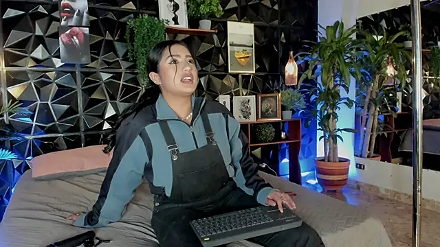 Snapshot of karla_999 chatting on 09-19-25, 12:12 karla 999 online show from 09-19-25, 12:12