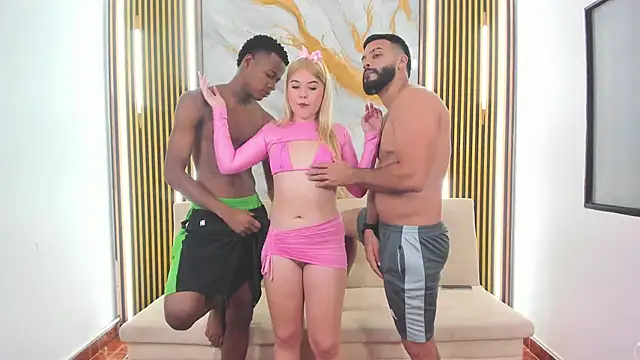 Snapshot of yez_hot_ggh chatting on 11-15-25, 06:59 yez hot ggh online show from 11-15-25, 06:59