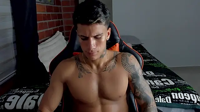 pettergrey1 online show from 11-04-25, 10:42