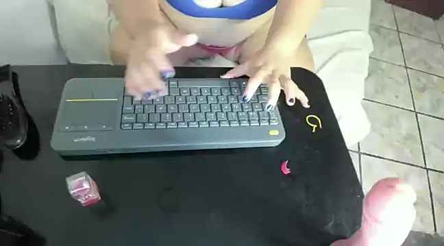 Snapshot of mila_cinnamon chatting on 12-29-24, 04:19 mila cinnamon online show from 12-29-24, 04:19