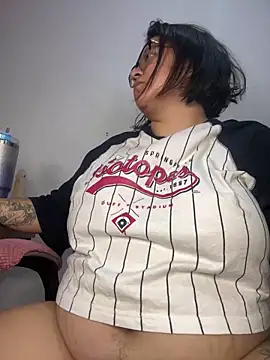 CinnamonCookiez online show from 10-16-25, 04:35