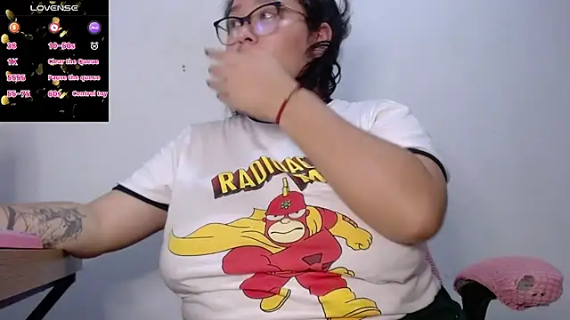 Snapshot of CinnamonCookiez chatting on 11-09-25, 04:44 CinnamonCookiez online show from 11-09-25, 04:44