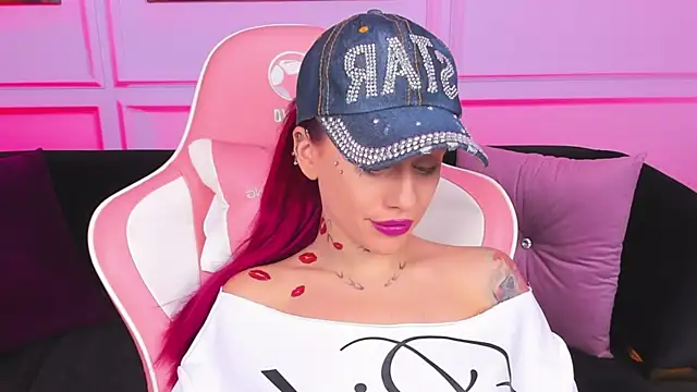 Snapshot of AmyRider chatting on 10-12-25, 07:46 AmyRider online show from 10-12-25, 07:46