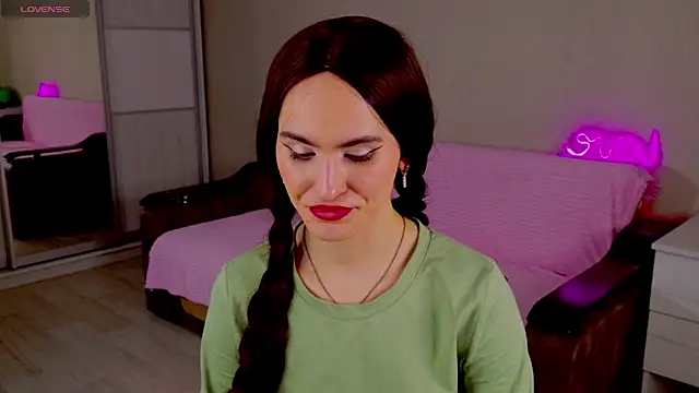 Snapshot of FridaCure chatting on 01-10-25, 10:25 FridaCure online show from 01-10-25, 10:25