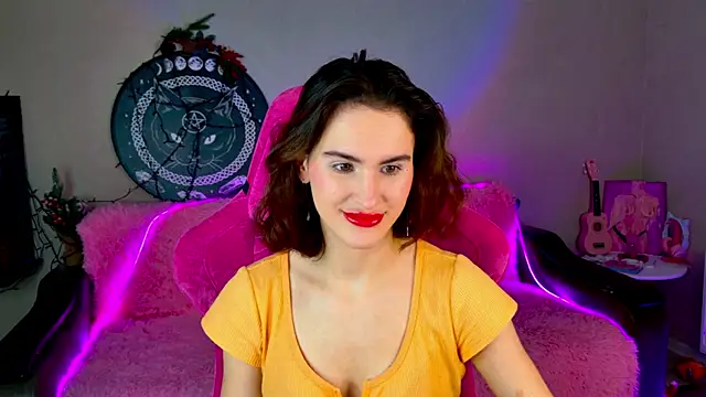 Snapshot of FridaCure chatting on 02-06-25, 05:14 FridaCure online show from 02-06-25, 05:14