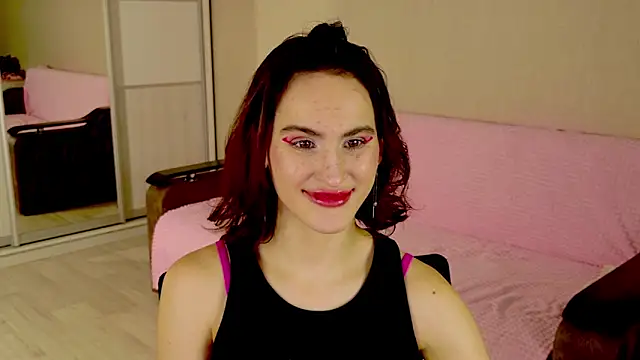 Snapshot of FridaCure chatting on 02-07-25, 10:20 FridaCure online show from 02-07-25, 10:20