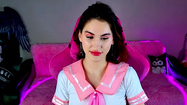 Snapshot of FridaCure chatting on 03-06-25, 08:30 FridaCure online show from 03-06-25, 08:30