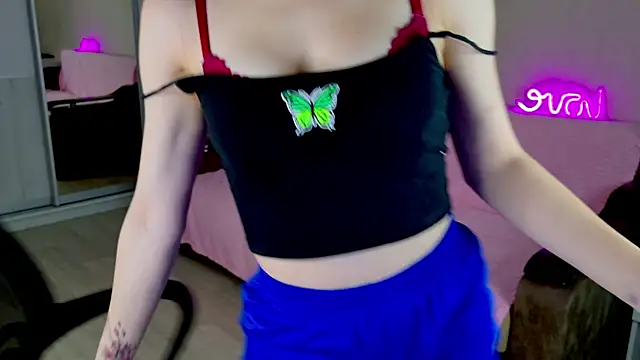 Snapshot of FridaCure chatting on 03-09-25, 07:26 FridaCure online show from 03-09-25, 07:26