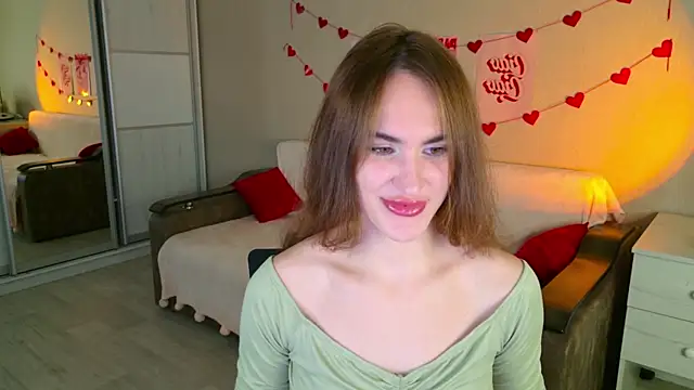 Snapshot of FridaCure chatting on 10-11-25, 07:12 FridaCure online show from 10-11-25, 07:12