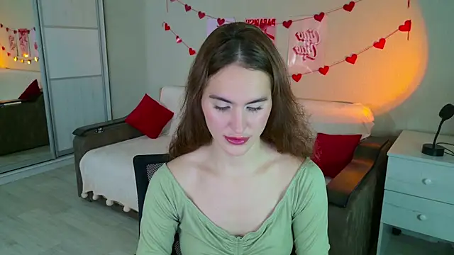 Snapshot of FridaCure chatting on 10-15-25, 06:52 FridaCure online show from 10-15-25, 06:52