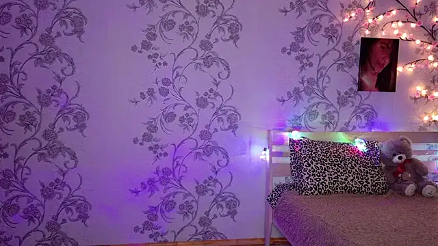 Snapshot of FridaCure chatting on 11-26-25, 06:53 FridaCure online show from 11-26-25, 06:53