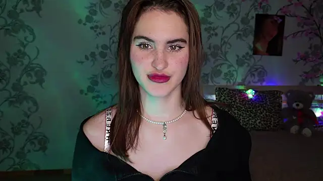 Snapshot of FridaCure chatting on 11-29-25, 07:06 FridaCure online show from 11-29-25, 07:06