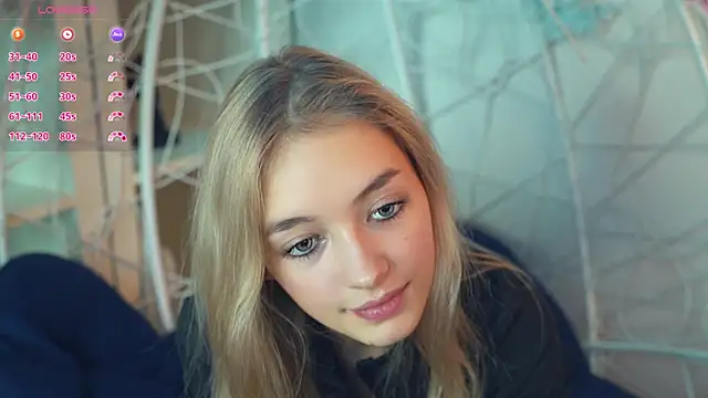 Snapshot of FlairCunard chatting on 12-03-24, 09:01 FlairCunard online show from 12-03-24, 09:01