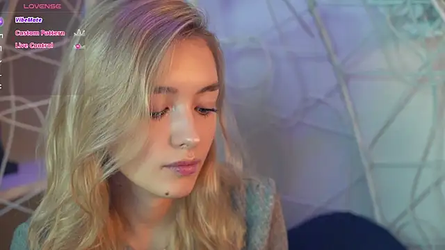 Snapshot of FlairCunard chatting on 12-12-24, 03:16 FlairCunard online show from 12-12-24, 03:16