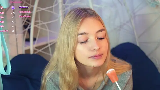 Snapshot of FlairCunard chatting on 12-12-24, 07:15 FlairCunard online show from 12-12-24, 07:15