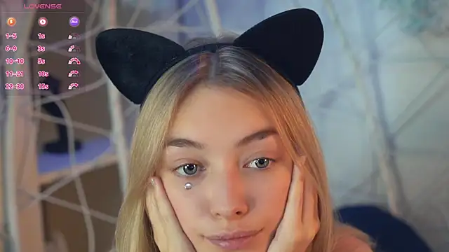 Snapshot of FlairCunard chatting on 12-14-24, 07:14 FlairCunard online show from 12-14-24, 07:14