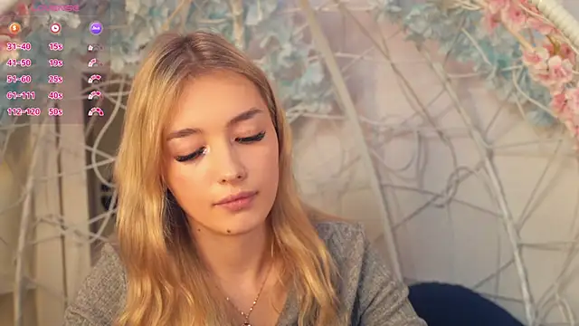 Snapshot of FlairCunard chatting on 12-20-24, 11:58 FlairCunard online show from 12-20-24, 11:58