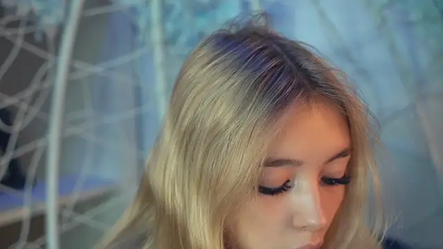 Snapshot of FlairCunard chatting on 12-21-24, 02:58 FlairCunard online show from 12-21-24, 02:58