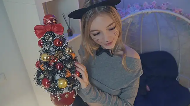 Snapshot of FlairCunard chatting on 12-25-24, 10:37 FlairCunard online show from 12-25-24, 10:37