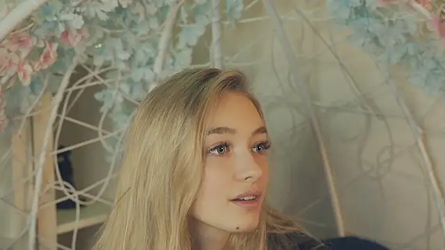 Snapshot of FlairCunard chatting on 01-02-25, 08:57 FlairCunard online show from 01-02-25, 08:57