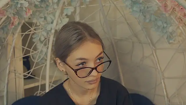 Snapshot of FlairCunard chatting on 01-04-25, 02:46 FlairCunard online show from 01-04-25, 02:46