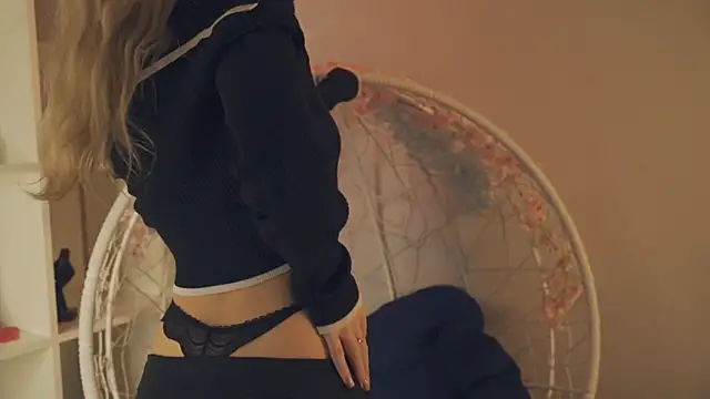 Snapshot of FlairCunard chatting on 01-11-25, 05:40 FlairCunard online show from 01-11-25, 05:40