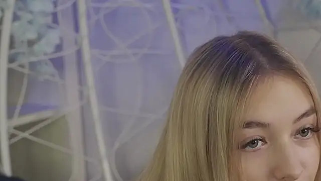 Snapshot of FlairCunard chatting on 01-11-25, 11:46 FlairCunard online show from 01-11-25, 11:46