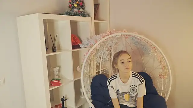 Snapshot of FlairCunard chatting on 01-13-25, 05:44 FlairCunard online show from 01-13-25, 05:44