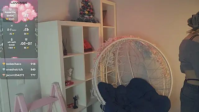 Snapshot of FlairCunard chatting on 01-18-25, 09:45 FlairCunard online show from 01-18-25, 09:45