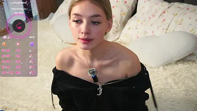 Snapshot of FlairCunard chatting on 02-04-25, 10:45 FlairCunard online show from 02-04-25, 10:45