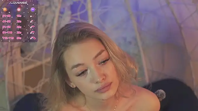 Snapshot of FlairCunard chatting on 02-11-25, 12:38 FlairCunard online show from 02-11-25, 12:38