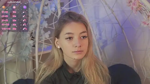 Snapshot of FlairCunard chatting on 02-11-25, 03:29 FlairCunard online show from 02-11-25, 03:29