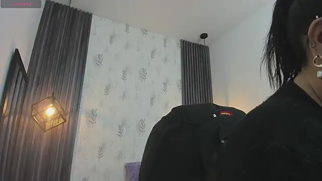 Snapshot of brigittemiller chatting on 12-14-25, 04:45 brigittemiller online show from 12-14-25, 04:45