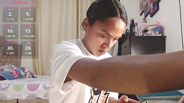 Snapshot of Samary_thomas chatting on 12-12-24, 01:10 Samary thomas online show from 12-12-24, 01:10