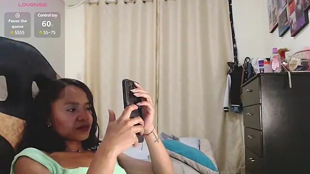 Snapshot of Samary_thomas chatting on 12-22-24, 02:17 Samary thomas online show from 12-22-24, 02:17