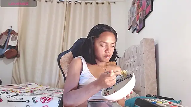 Snapshot of Samary_thomas chatting on 01-17-25, 01:04 Samary thomas online show from 01-17-25, 01:04