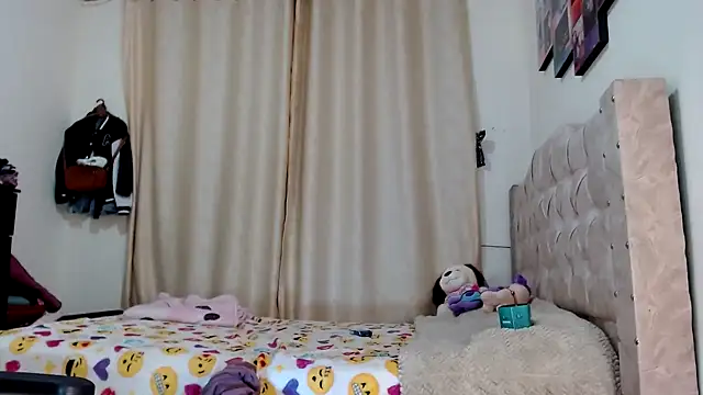 Snapshot of Samary_thomas chatting on 02-12-25, 01:30 Samary thomas online show from 02-12-25, 01:30