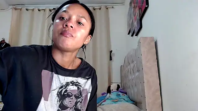 Snapshot of Samary_thomas chatting on 02-15-25, 01:21 Samary thomas online show from 02-15-25, 01:21