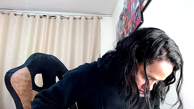 Snapshot of Samary_thomas chatting on 03-01-25, 12:07 Samary thomas online show from 03-01-25, 12:07