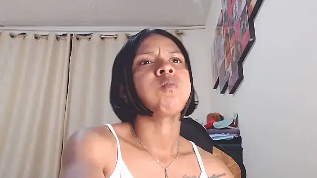 Snapshot of Samary_thomas chatting on 03-19-25, 12:26 Samary thomas online show from 03-19-25, 12:26