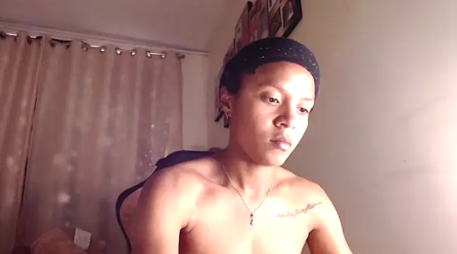 Snapshot of Samary_thomas chatting on 03-19-25, 09:27 Samary thomas online show from 03-19-25, 09:27