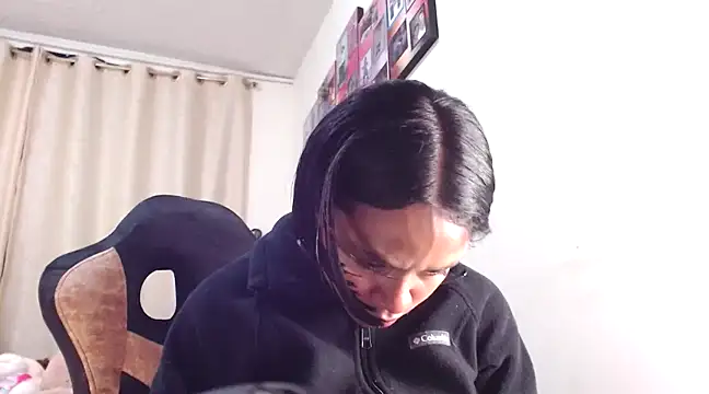 Snapshot of Samary_thomas chatting on 03-22-25, 12:17 Samary thomas online show from 03-22-25, 12:17