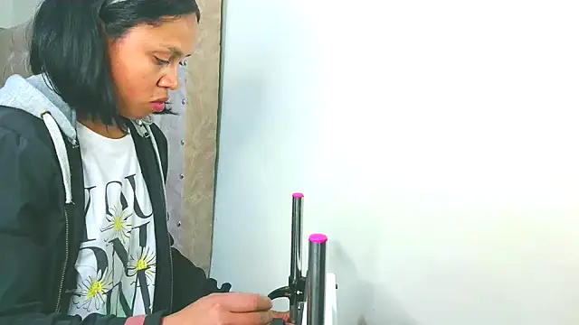 Snapshot of Samary_thomas chatting on 10-07-25, 01:14 Samary thomas online show from 10-07-25, 01:14